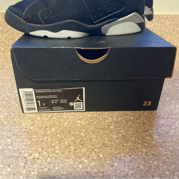 kids Jordan 6 retro black metallic chrome shoes size 1 - Picture 5 of 6